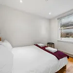 Bright And Airy One Bedroom Condo, Olympia, Kensington