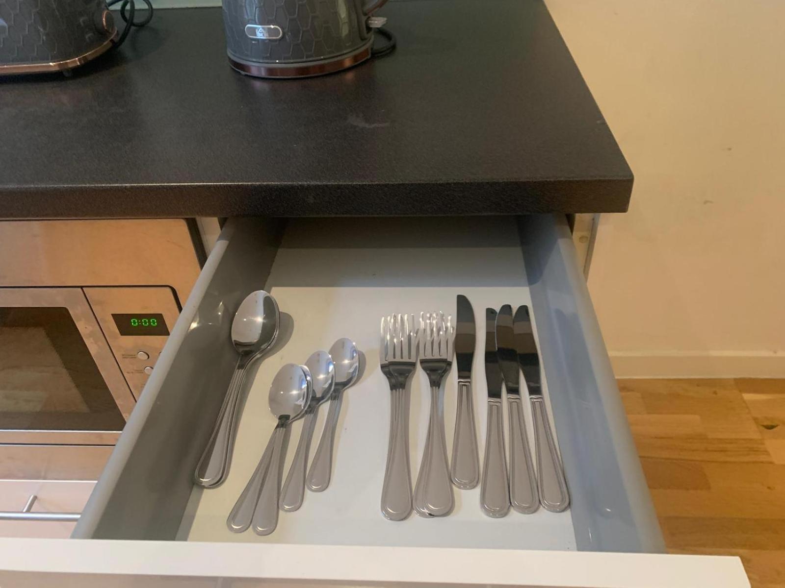 Apartment Bright And Airy One Bedroom Condo, Olympia, Kensington London