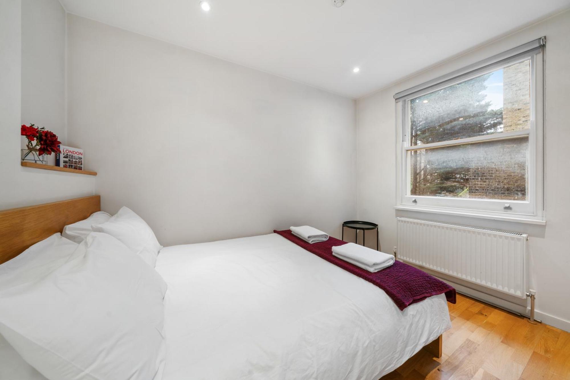 Bright And Airy One Bedroom Condo, Olympia, Kensington