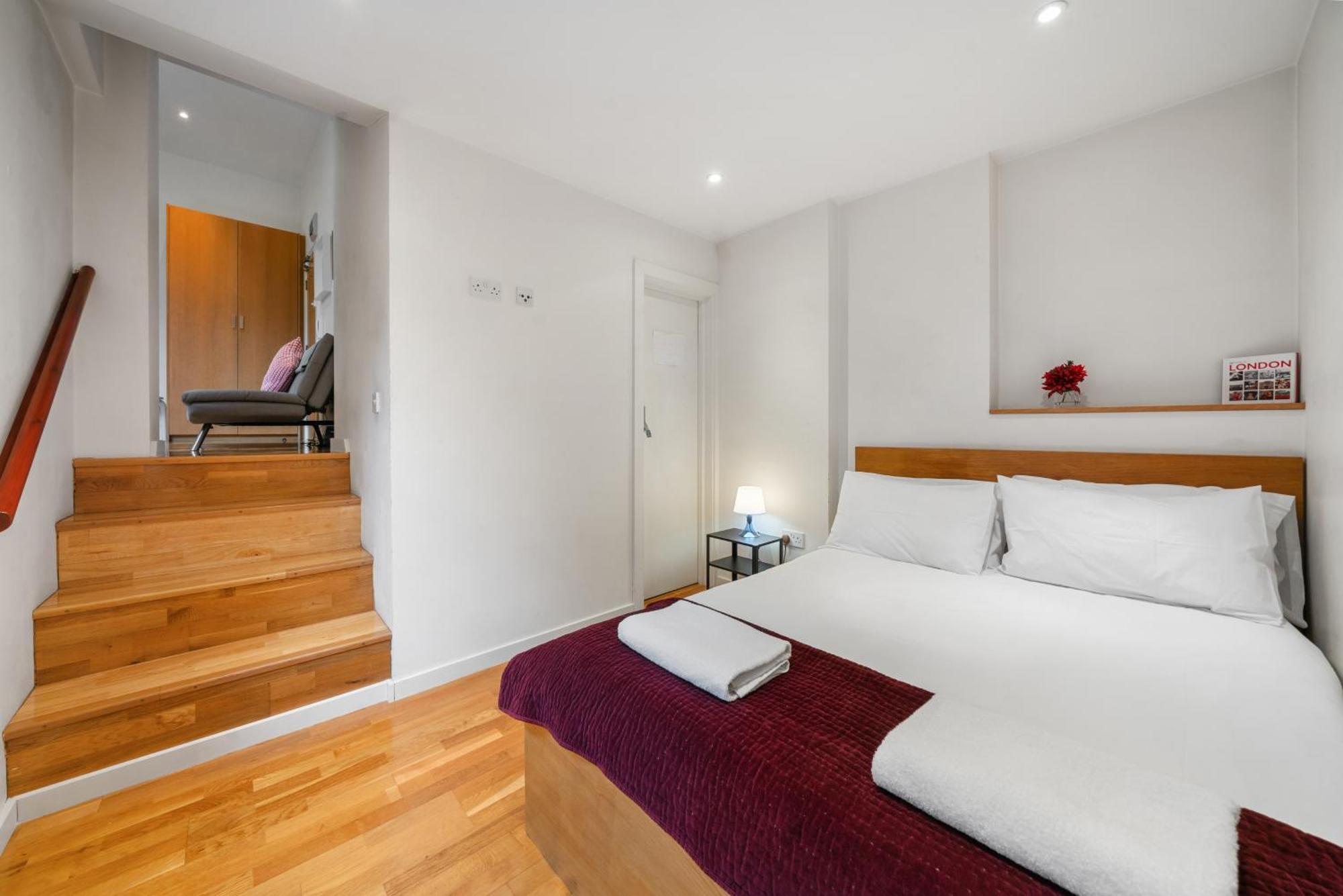 Bright And Airy One Bedroom Condo, Olympia, Kensington Apartment