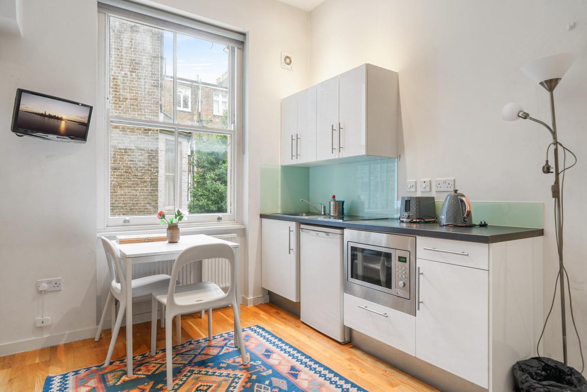 Bright And Airy One Bedroom Condo, Olympia, Kensington *