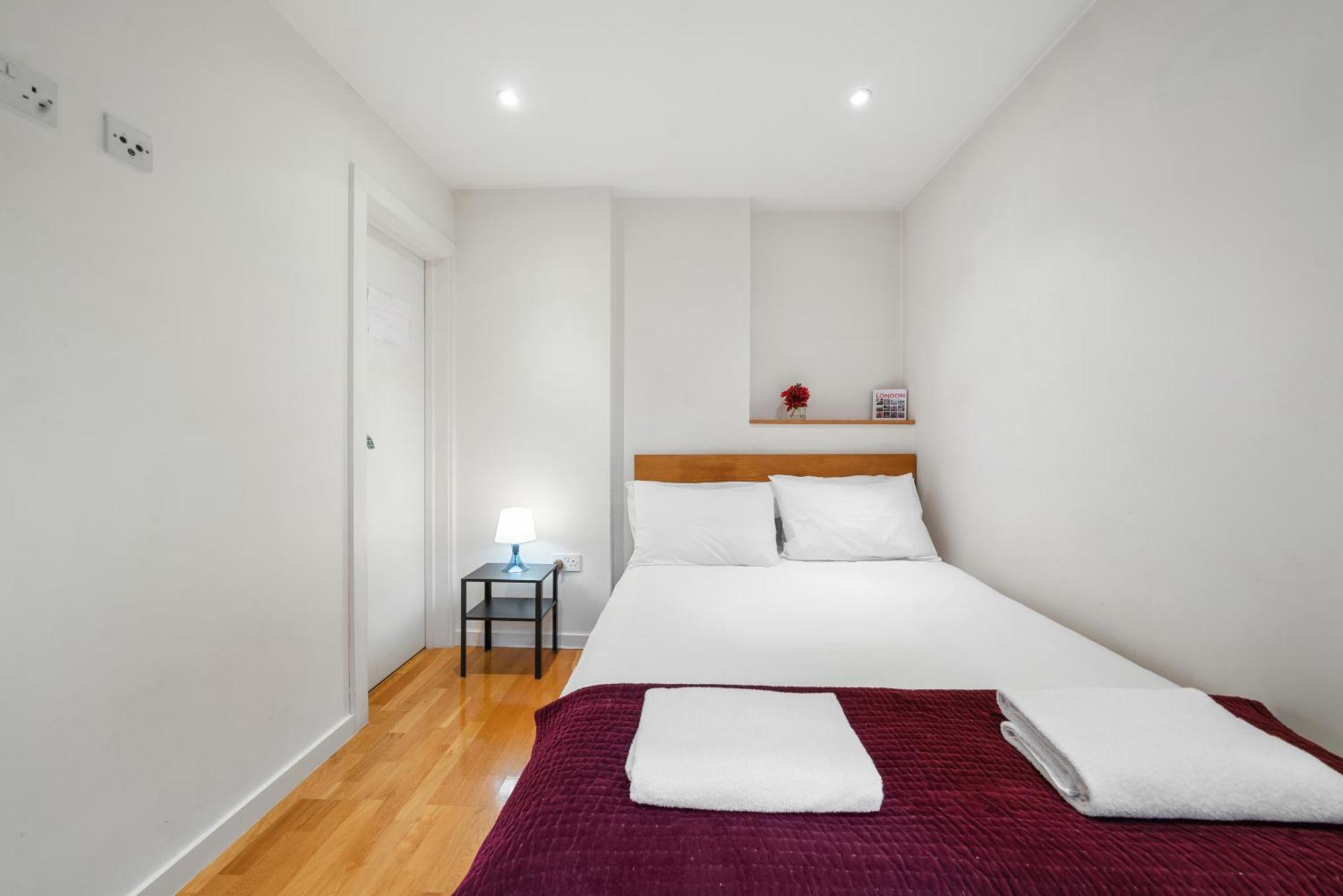Bright And Airy One Bedroom Condo, Olympia, Kensington * London