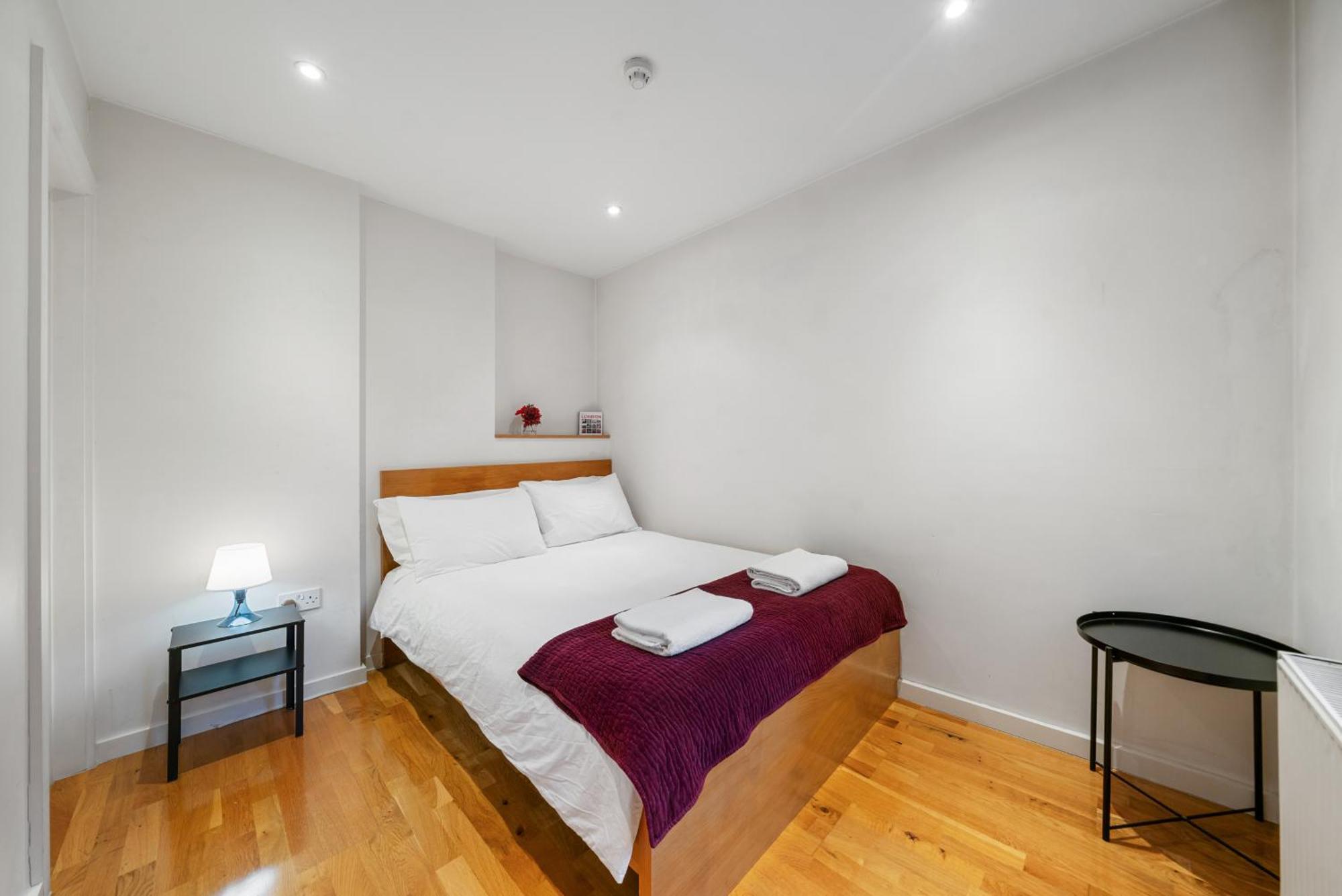Bright And Airy One Bedroom Condo, Olympia, Kensington * London