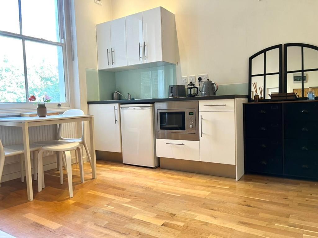 Apartment Bright And Airy One Bedroom Condo, Olympia, Kensington